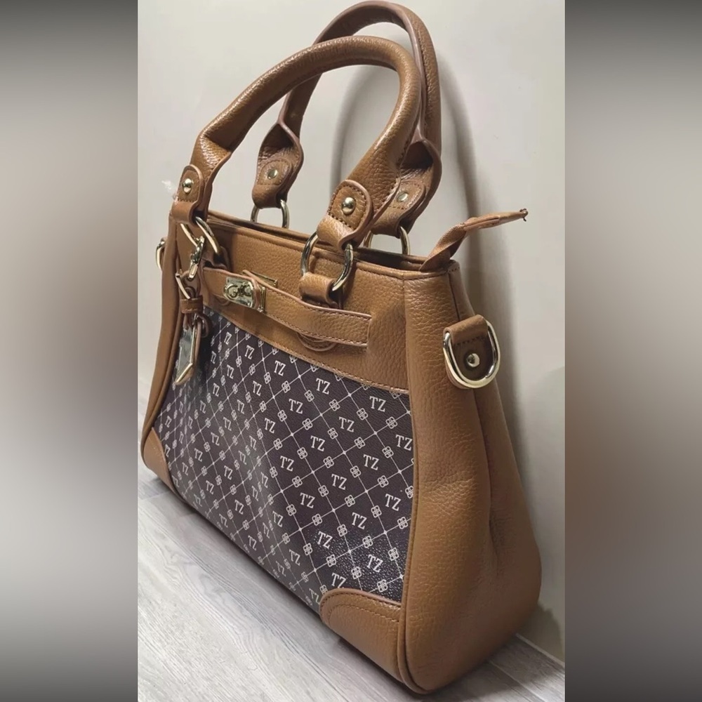 The Danbury Mint Personalized Double Handle Tan Monogram Shoulder Bag Twyla TZ - Picture 5 of 16